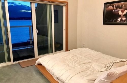 Blaine House | Romantic Waterfront Escape with Private Beach
