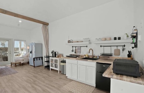 Southport Condo | Romantic Waterfront Retreat in charming Southport