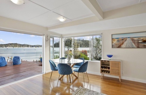 Russell Cottage | Romantic Waterfront - Russell - Fantastic Location