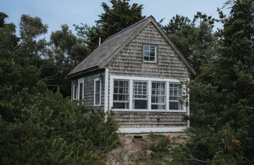 North Truro Cottage | Romantic Waterfront Artist Cottage