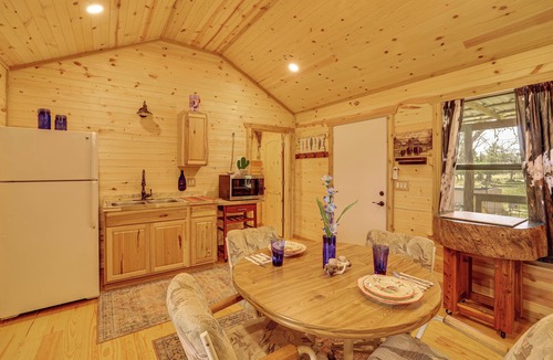 Harper Apartment | Romantic Wine Country Cabin Near Fredericksburg