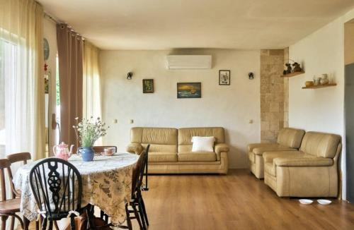 Krimovica House | RomaOlyaHouse