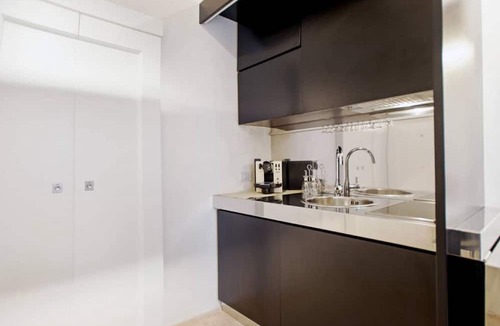 Rione V Ponte Apartment | Rome, historic center, modern studio apartment for 2