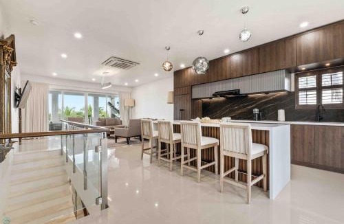 Dunmore Town Hotel | Romora Bay Resort & Marina