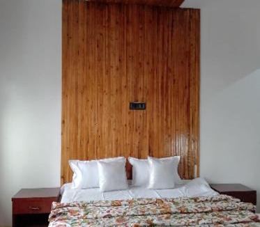 Srinagar Hotel | Rooebarpur