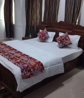 Srinagar Hotel | Rooebarpur