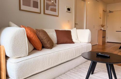 Brunswick Apartment | Rooftop CBD View, Stylish Apartment, Heart of Brunswick