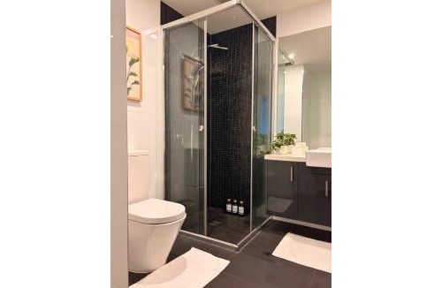 Brunswick Apartment | Rooftop CBD View, Stylish Apartment, Heart of Brunswick