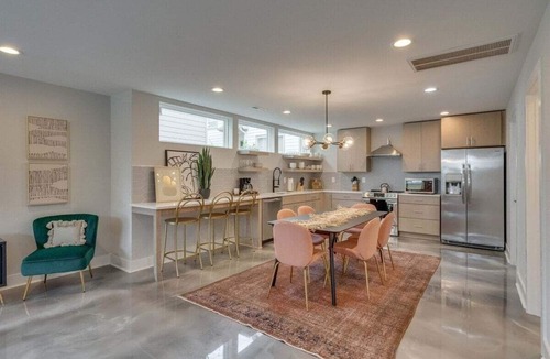 East Nashville House | Rooftop Fire Pit & Cocktail Bar | Sleeps 12 |