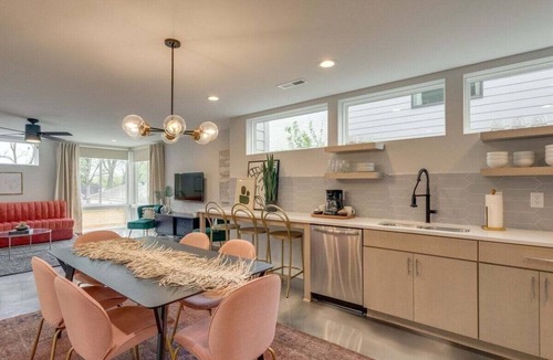 East Nashville House | Rooftop Fire Pit & Cocktail Bar | Sleeps 12 |