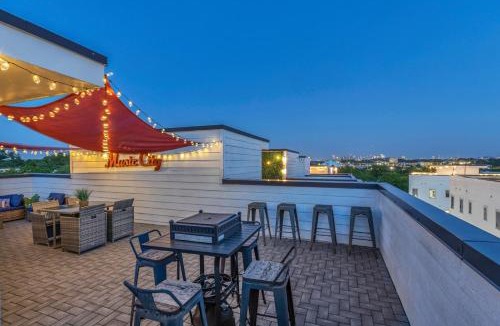 Haynes Area House | Rooftop Fire Pit + River Views 4BR Sleeps 12