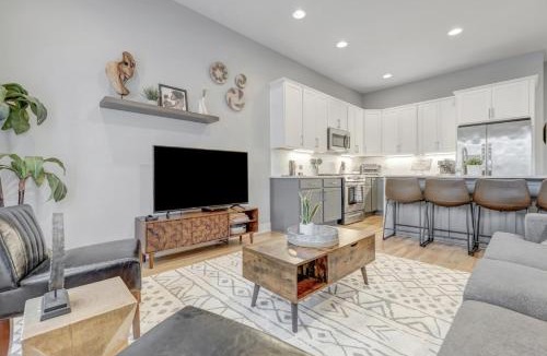 Haynes Area House | Rooftop Fire Pit + River Views 4BR Sleeps 12