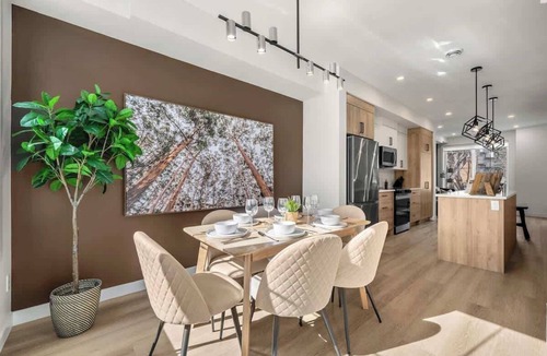 Hillhurst Condo | Rooftop + Garage | 3 Private Ensuites, 2 King Beds