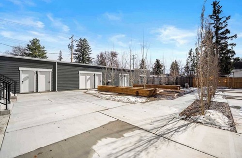 Hillhurst Condo | Rooftop + Garage | 3 Private Ensuites, 2 King Beds
