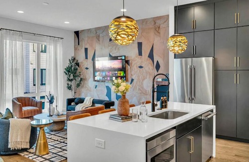 Katie Hill Neighborhood House | Rooftop Hot Tub City Views Pac-Man Pool Table