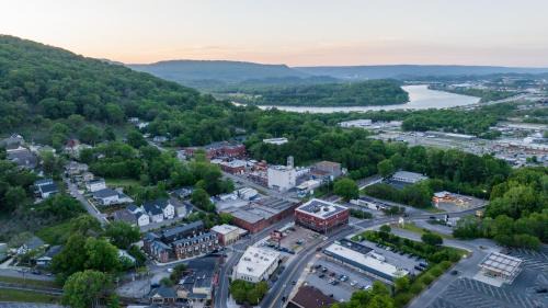 St. Elmo Improvement League Apartment | Rooftop Mtn View Townhome, St Elmo Chattanooga