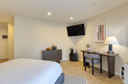 Diamond Crestview Hotel | Rooftop Ocean Views + Pool + Hot Tub + Walk to Beach | The Mara by AvantStay