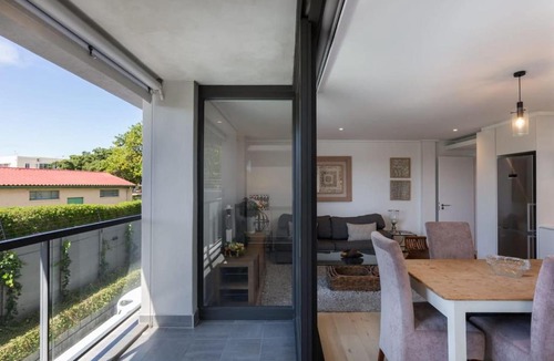 Rondebosch Apartment | Rooftop Pool Bbq In Leafy Southern Suburbs