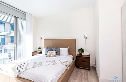 Hollywood Apartment | Rooftop Pool, Broad-walk & Near Beach