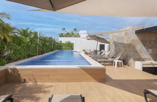 Gonzalo Guerrero Condo | Rooftop Pool Condo Steps from Beach & Dining
