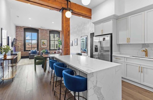 Arts/Warehouse District Hotel | Rooftop Pool | Full Kitchen | Game Room | Hotel