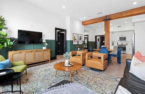 Arts/Warehouse District Hotel | Rooftop Pool | Full Kitchen | Game Room | Hotel