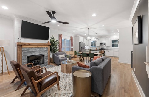 Murfreesboro House | Rooftop Relaxation in Downtown Murfreesboro
