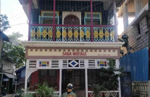 Bandra West Condo | Rooftop Rendezvous - Artsy Terrace Garden Retreat
