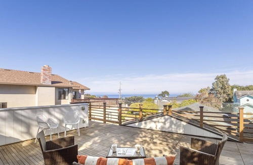 Monterey House | Rooftop Retreat - Monterey House - Walk to the Monterey Aquarium