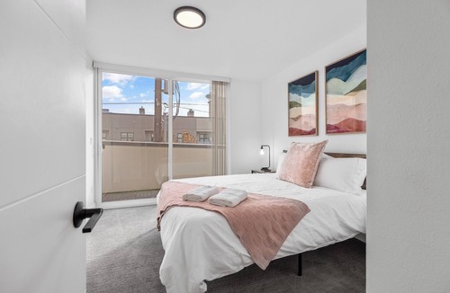 Lower Queen Anne House | Rooftop Space Needle Views - Seattle Townhome