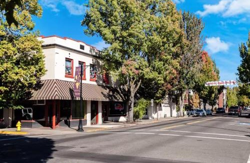 McMinnville House | Rooftop Studio