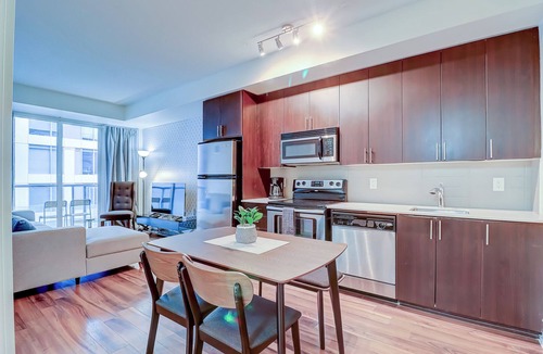 Wellington Place Apartment | Rooftop Suite - Walk to CN Tower, MTCC, Entertainment District