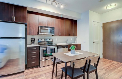 Wellington Place Apartment | Rooftop Suite - Walk to CN Tower, MTCC, Entertainment District