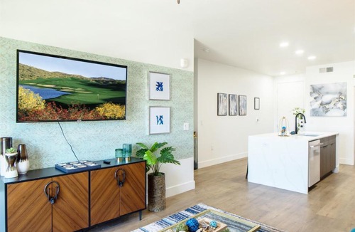 Desert View Village Apartment | Rooftop Sunsets Heated Pool King Bed Near Golf