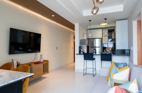 Lope De Vega Condo | ★RooftopPool-KINGbed-Views-Gym-WiFi-A/C-YellowKey★