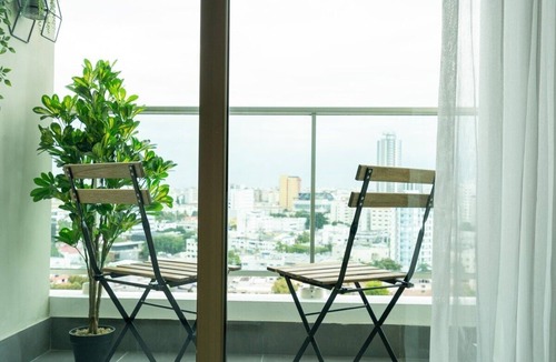 Lope De Vega Condo | ★RooftopPool-KINGbed-Views-Gym-WiFi-A/C-YellowKey★