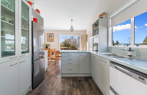 Rotorua House | Rooftops Rotorua - 4 Bedrooms, 2 Bathrooms