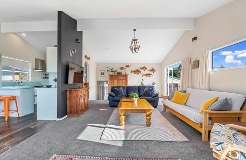 Rotorua House | Rooftops Rotorua - 4 Bedrooms, 2 Bathrooms