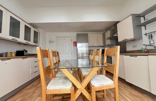 Sherborne St. John House | Rooksdown Town-House - Contractors Families & Pets