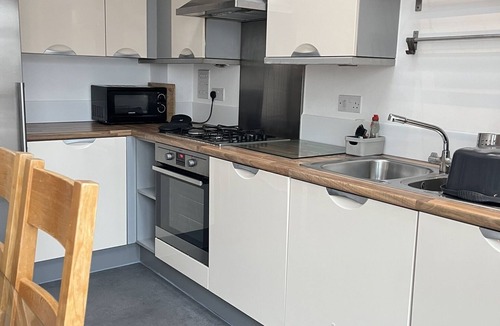 Sherborne St. John House | Rooksdown Town-House - Contractors Families & Pets