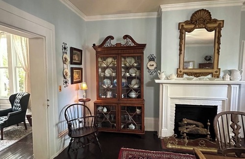 Shelbyville Bed & Breakfast | Room 1 Belmont Inn King on 1st floor In room private bathroom Shelbyville, TN