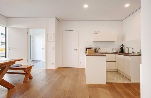 Voehringen Apartment | Room '1' with Shared Terrace and Wi-Fi