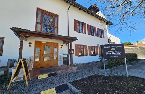 Seefeld Apartment | Room 13 Spacious Double Room with Wi-Fi