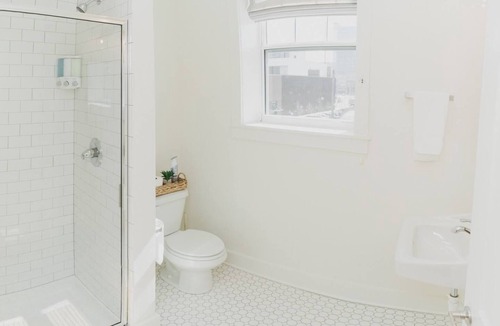 Brady Arts District Apartment | Room 2-1 Summary: In