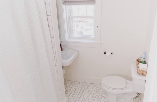 Brady Arts District Apartment | Room 2-4 Summary: In