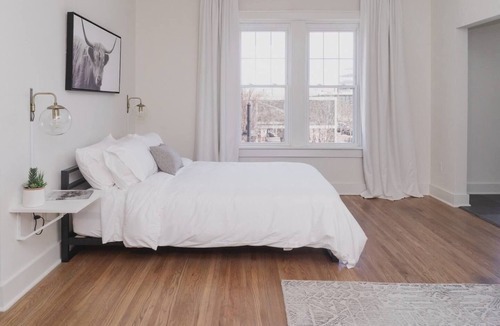 Brady Arts District Apartment | Room 2-4 Summary: In