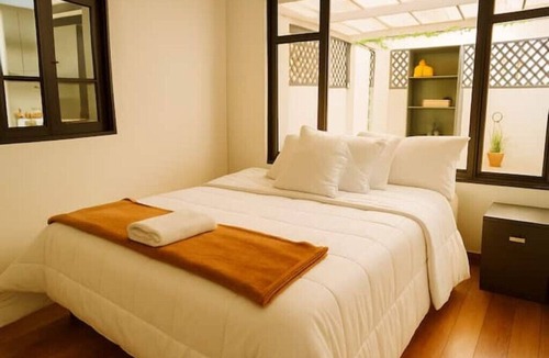 Quinta Paredes House | Room 2