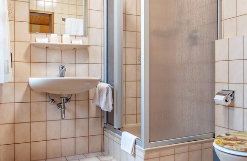 Lehrberg Apartment | Room 2 - Double room with Wi-Fi