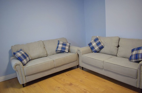 Birmingham Apartment | Room 2