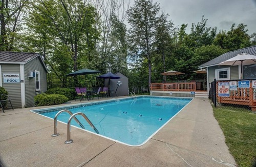 Weirs Beach House | Room 2 (Second Floor Private Bathroom)